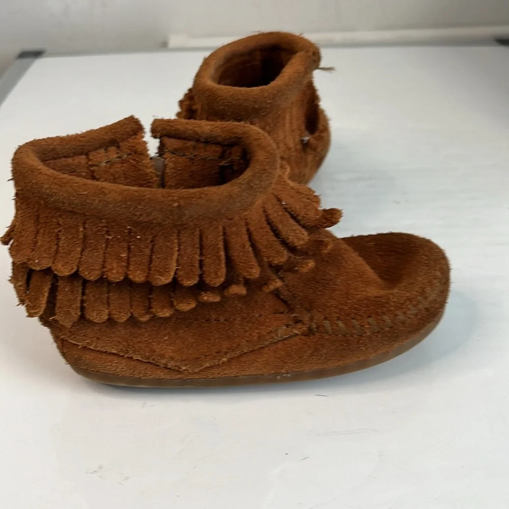 Minnetonka Ankle Moccasins Side Zip Size 4 Leather Double Fringe Used